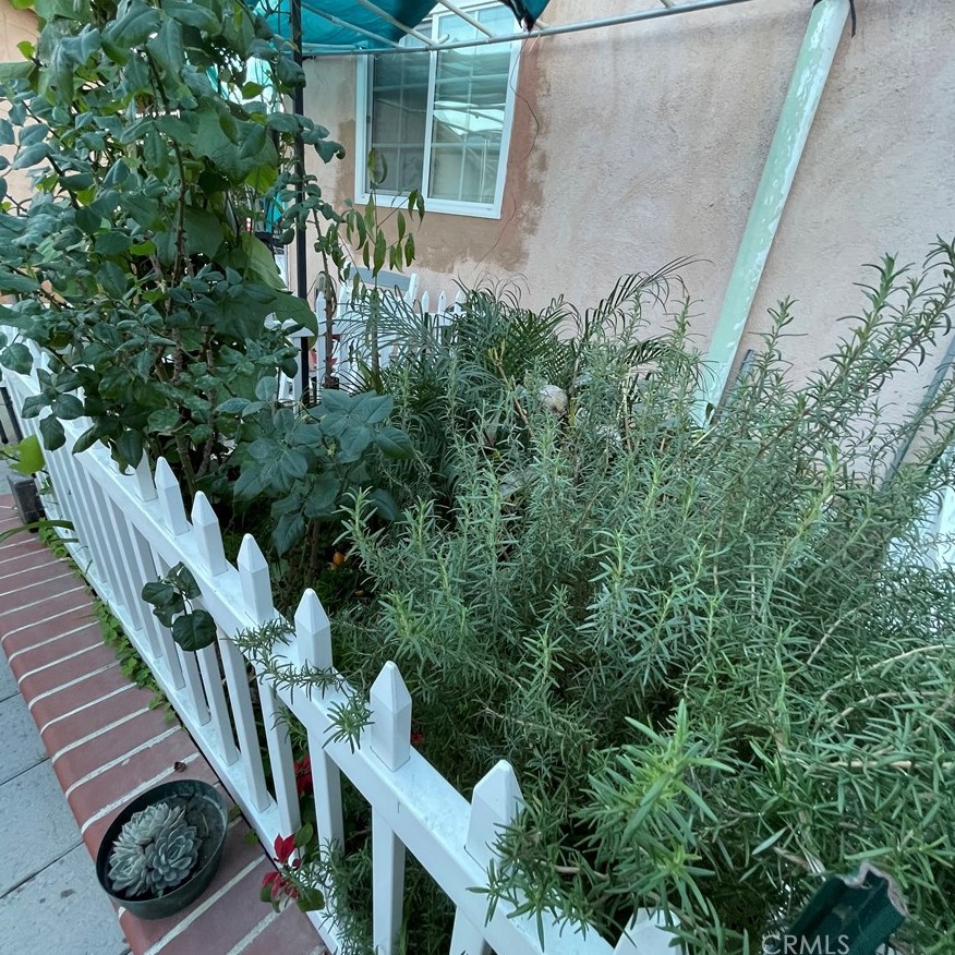 1523 83rd St, Los Angeles CA  90001-3905 exterior