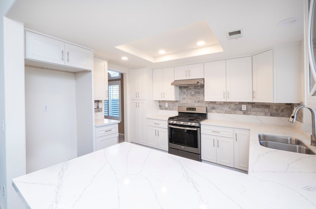 2937 Rockwood Dr, Riverside CA  92503-0818 exterior