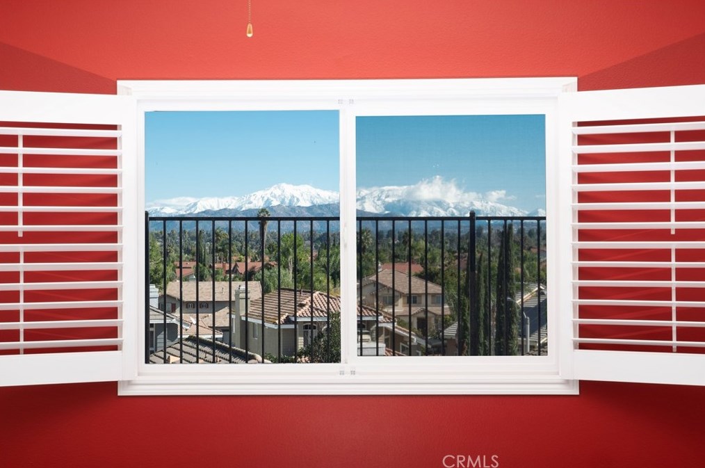 2937 Rockwood Dr, Riverside CA  92503-0818 exterior