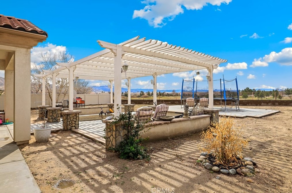 10992 Dandelion Ln, Apple Valley CA  92308-3651 exterior