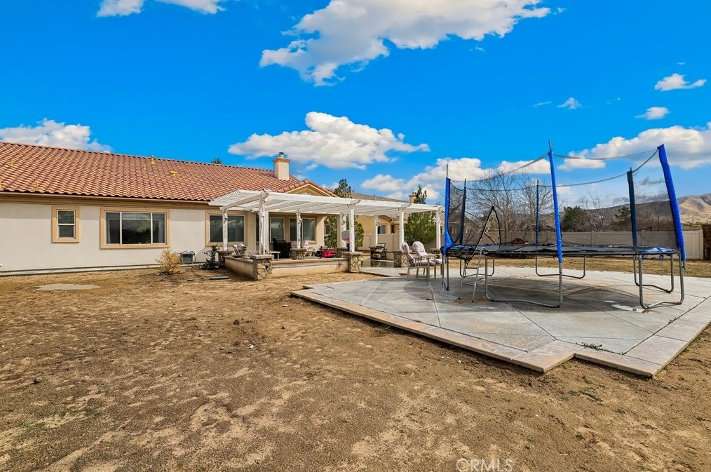 10992 Dandelion Ln, Apple Valley CA  92308-3651 exterior