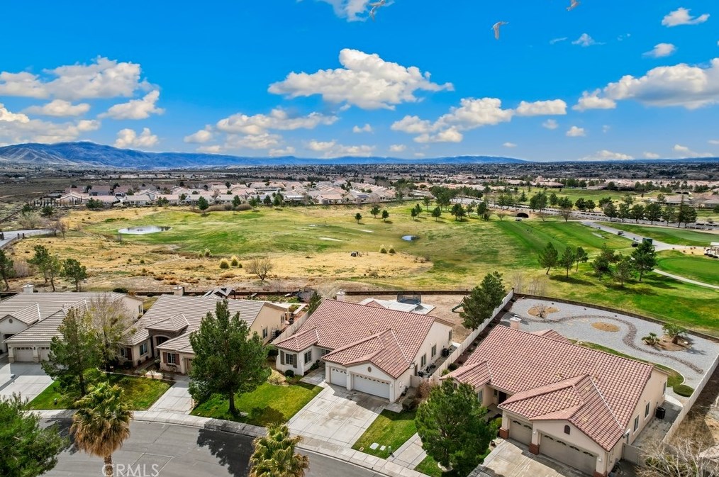 10992 Dandelion Ln, Apple Valley CA  92308-3651 exterior