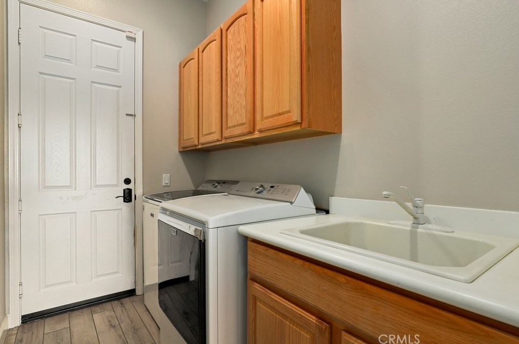 10992 Dandelion Ln, Apple Valley CA  92308-3651 exterior