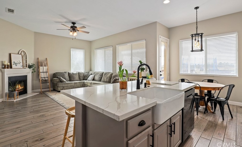 10992 Dandelion Ln, Apple Valley CA  92308-3651 exterior