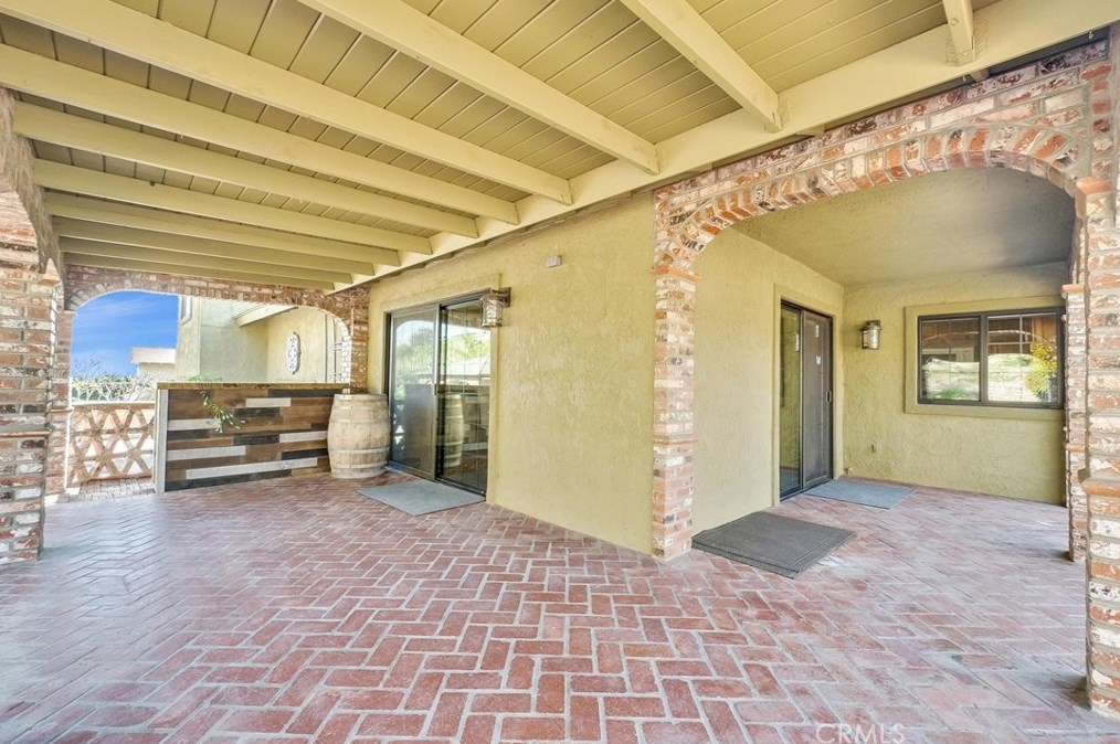 5711 Peacock Ln, Riverside CA  92505-3142 exterior