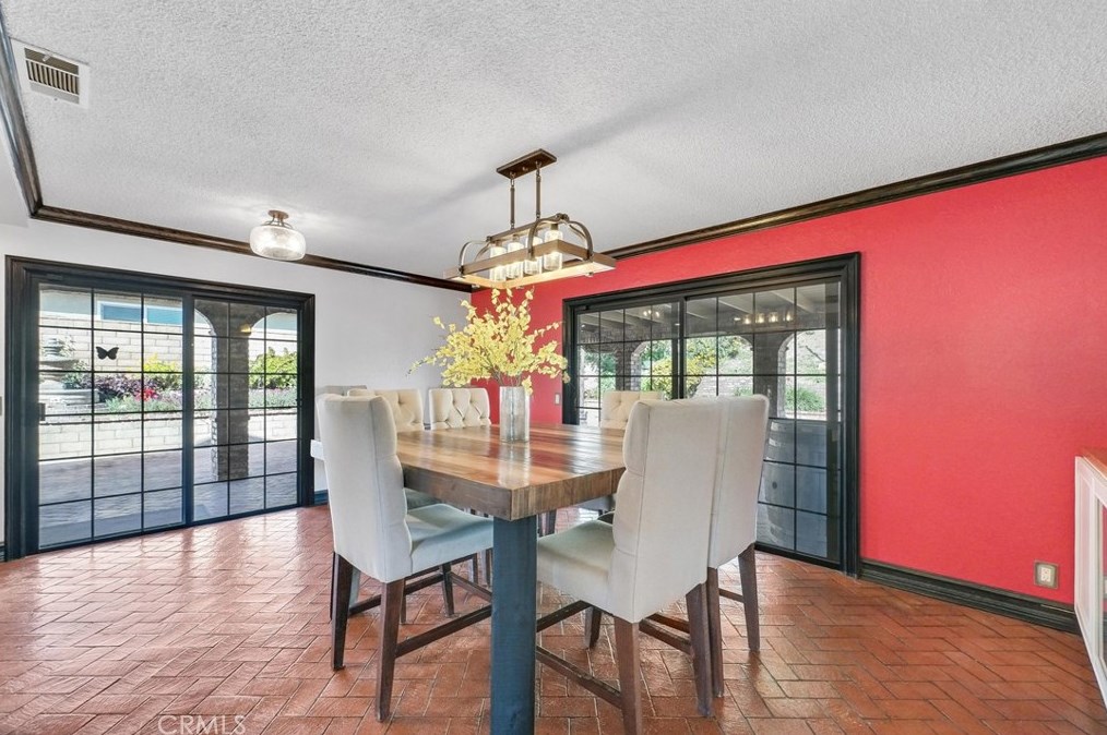 5711 Peacock Ln, Riverside CA  92505-3142 exterior