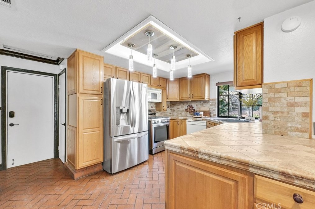 5711 Peacock Ln, Riverside CA  92505-3142 exterior