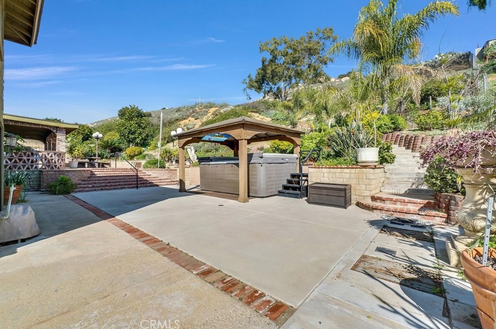 5711 Peacock Ln, Riverside CA  92505-3142 exterior