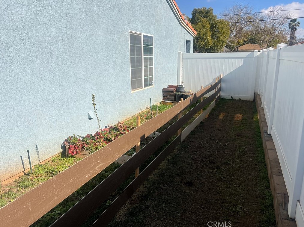 1319 Orange Ave, Beaumont CA  92223-1709 exterior
