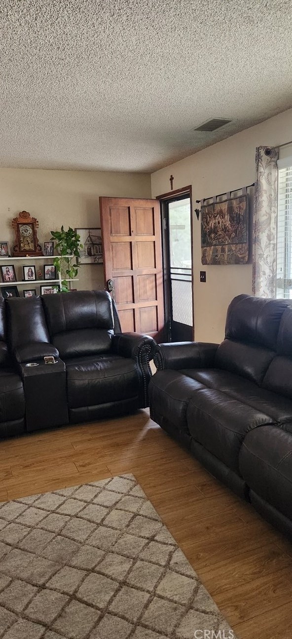 18053 Fresno St, Hesperia, CA 92345