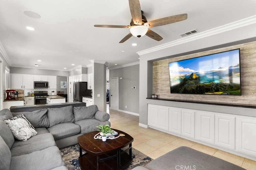 40597 Symphony Park Ln, Murrieta CA  92562-5716 exterior