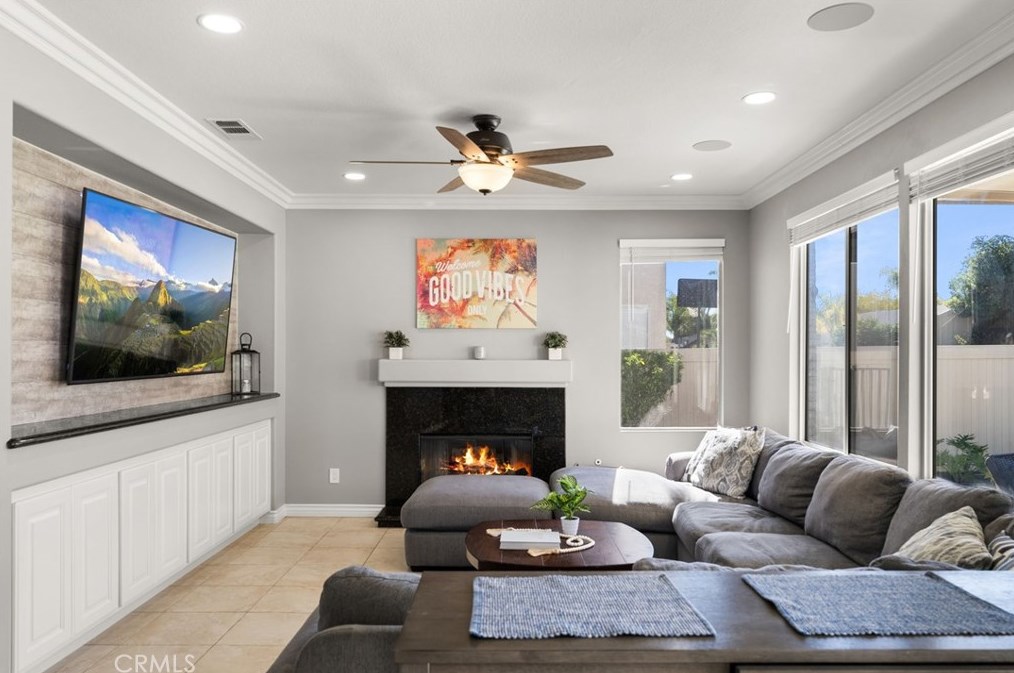 40597 Symphony Park Ln, Murrieta CA  92562-5716 exterior