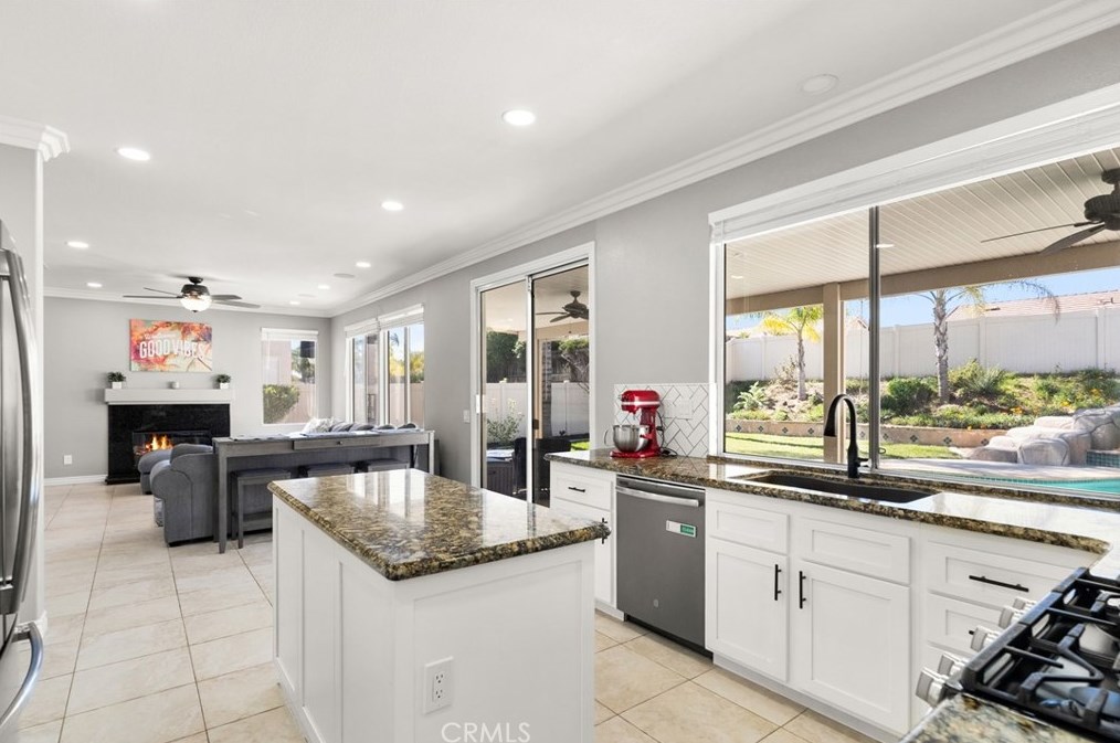 40597 Symphony Park Ln, Murrieta CA  92562-5716 exterior