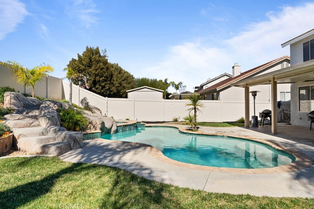 40597 Symphony Park Ln, Murrieta CA  92562-5716 exterior