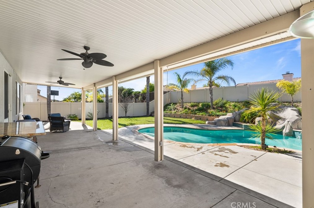 40597 Symphony Park Ln, Murrieta CA  92562-5716 exterior