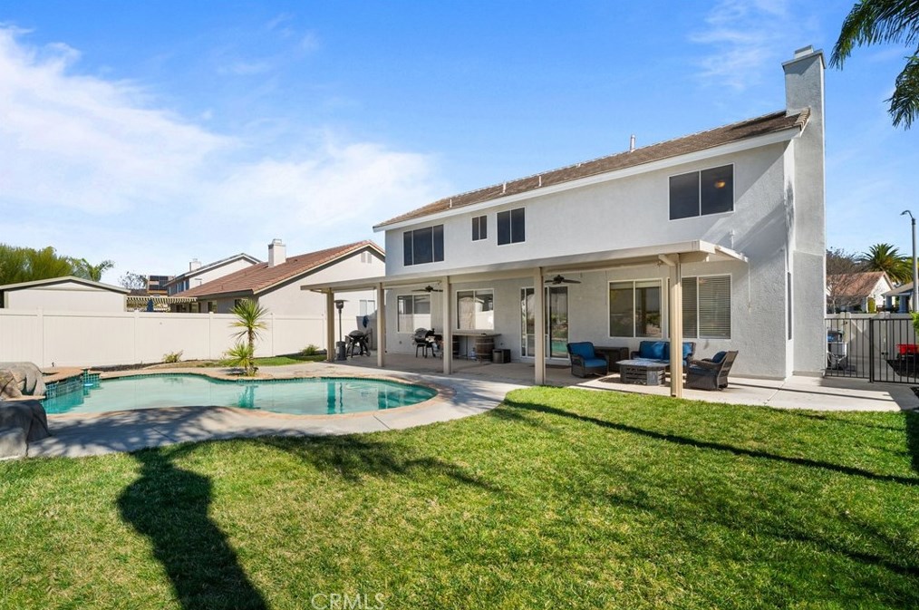 40597 Symphony Park Ln, Murrieta CA  92562-5716 exterior