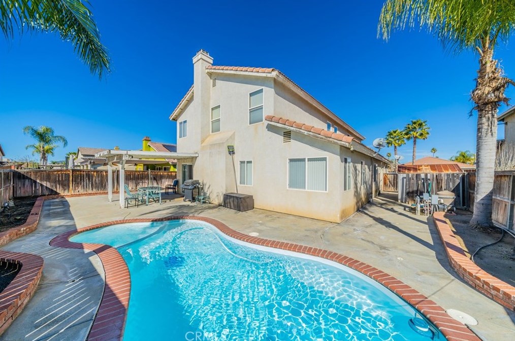 4375 Hollyvale Ln, Hemet, CA 92545-8006