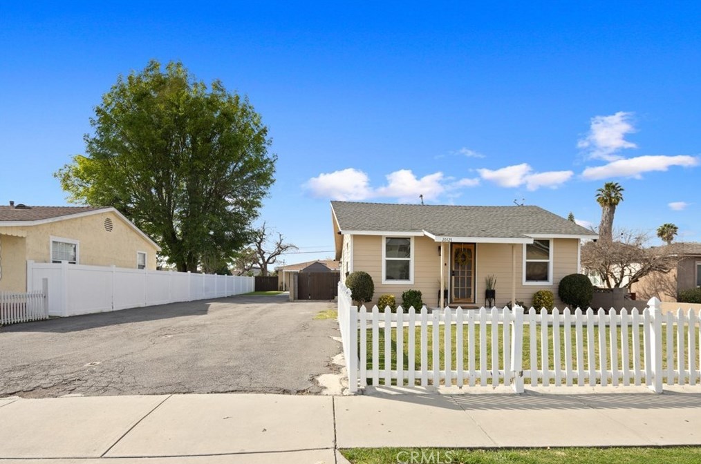 21421 Horst Ave, Lakewood, CA 90716