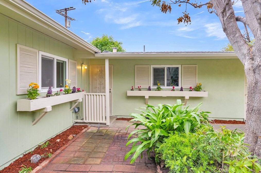 5973 Boone Ct, Riverside CA  92506-1721 exterior