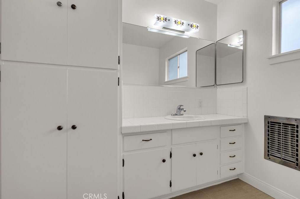 5973 Boone Ct, Riverside CA  92506-1721 exterior