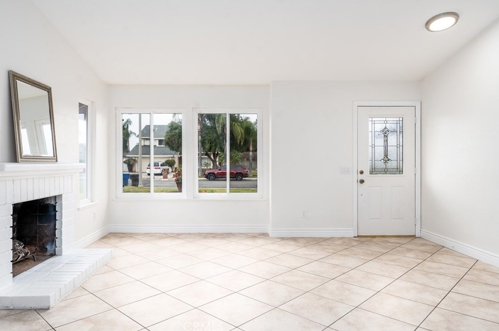 10956 Stonehenge Pl, Riverside CA  92503-5929 exterior