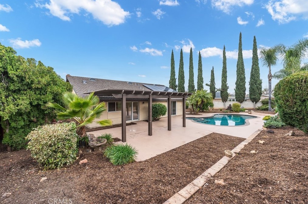 10956 Stonehenge Pl, Riverside CA  92503-5929 exterior
