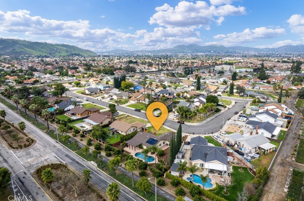 10956 Stonehenge Pl, Riverside CA  92503-5929 exterior