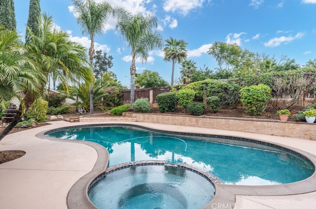 10956 Stonehenge Pl, Riverside CA  92503-5929 exterior