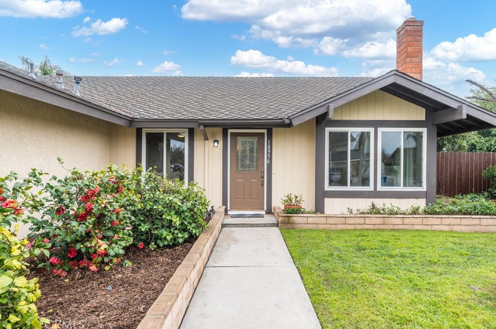 10956 Stonehenge Pl, Riverside CA  92503-5929 exterior