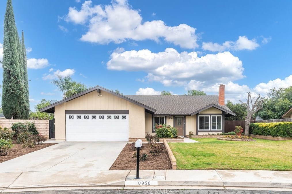 10956 Stonehenge Pl, Riverside, CA 92503-5929