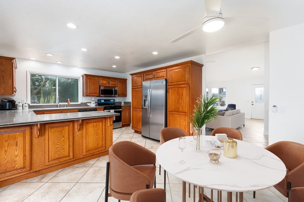 10956 Stonehenge Pl, Riverside CA  92503-5929 exterior