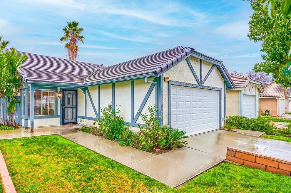 942 Ivy St, Hemet, CA 92545-4706
