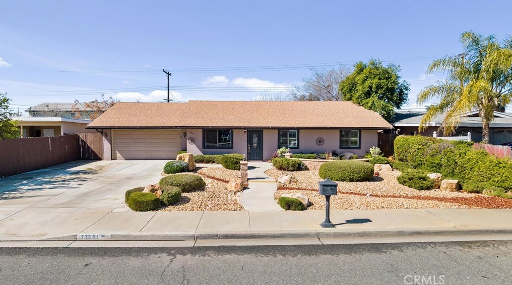 13861 Boeing St, Moreno Valley, CA 92553-8518