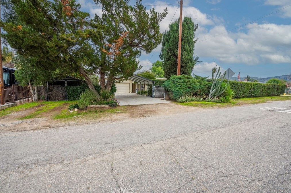 26594 Meridian St, Hemet, CA 92544-7590