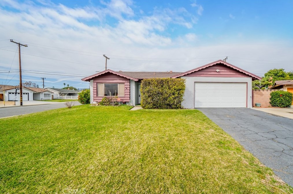 5450 Hawthorne St, Montclair, CA 91763