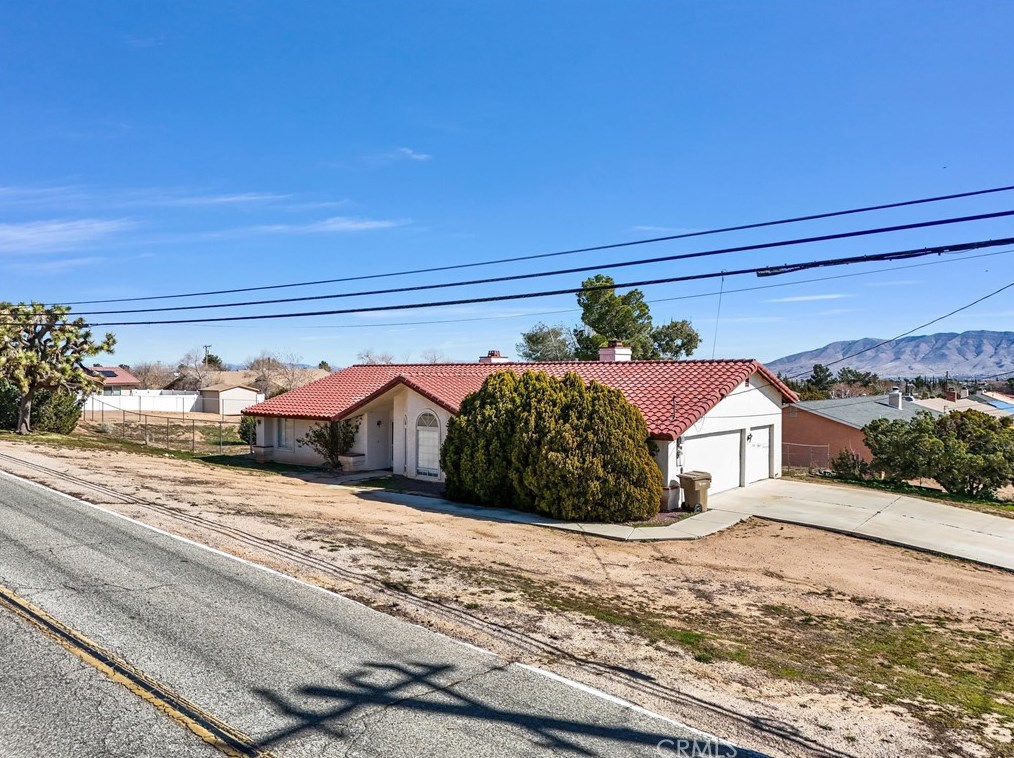 7945 C Ave, Hesperia, CA 92345-5821