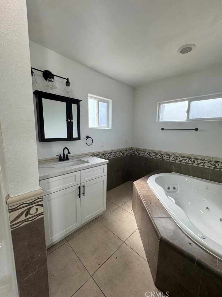 240 Wilart Pl, Pomona CA  91768-1752 exterior