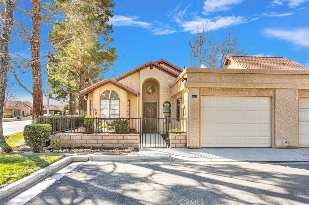 11674 Cedar Pl, Apple Valley, CA 92308-8942