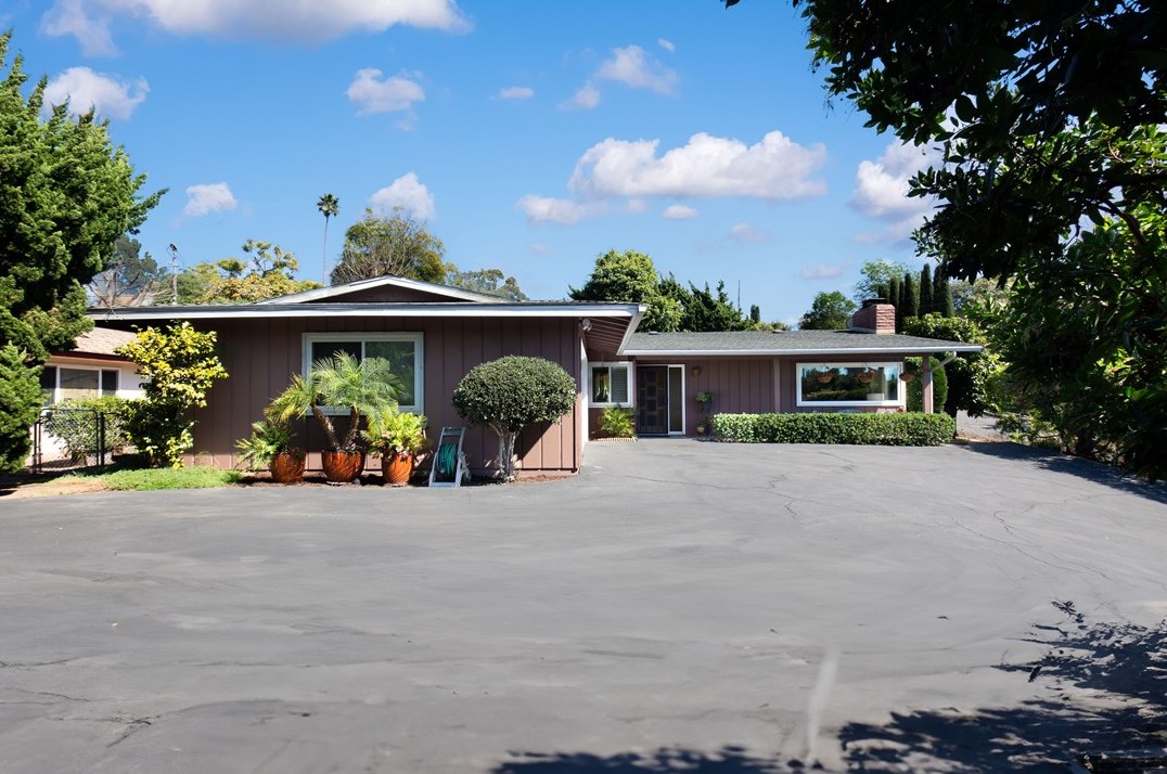 1055 Anza Ave, Vista, CA 92084