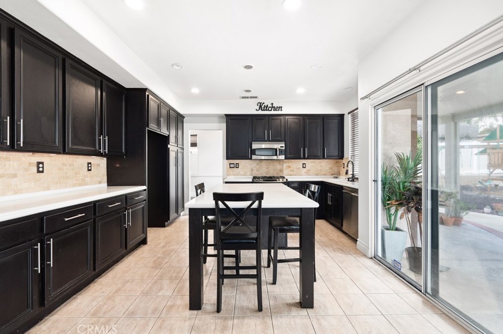 20712 Freeport Dr, Riverside CA  92508-3147 exterior