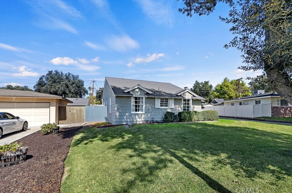 3380 Mono Dr, Riverside CA  92506-2116 exterior