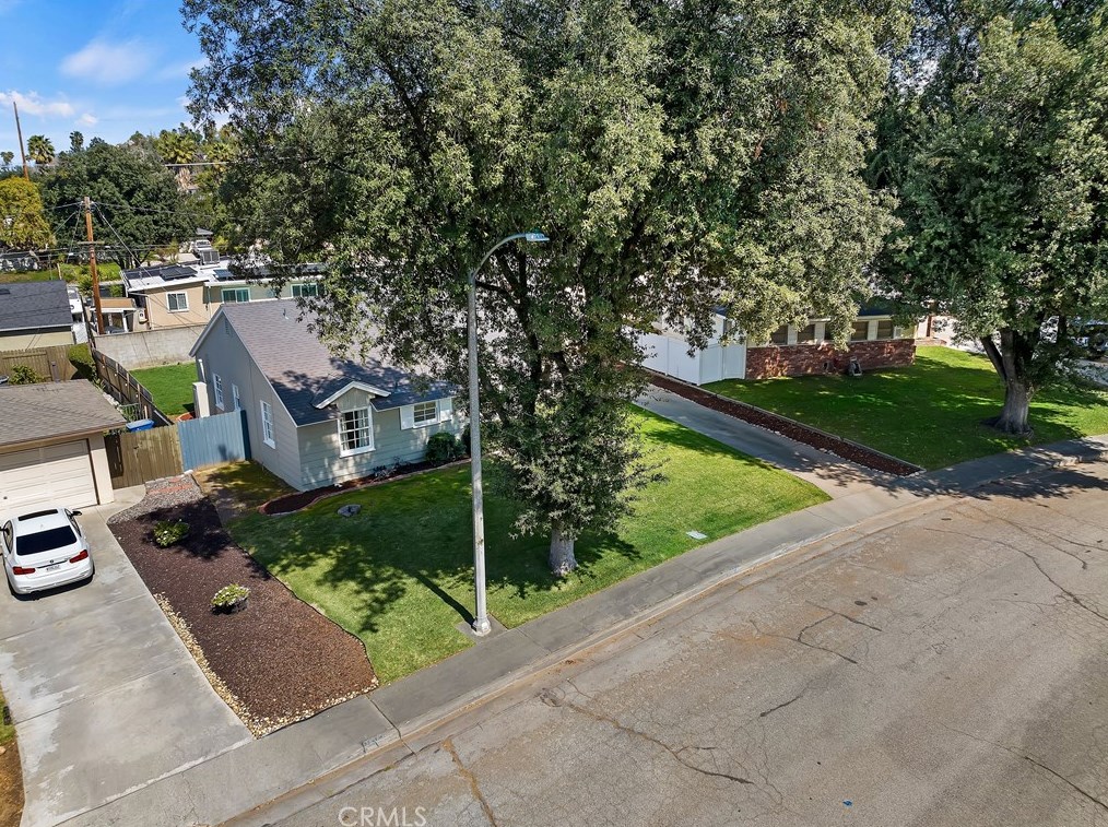 3380 Mono Dr, Riverside CA  92506-2116 exterior