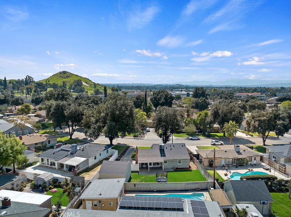 3380 Mono Dr, Riverside CA  92506-2116 exterior