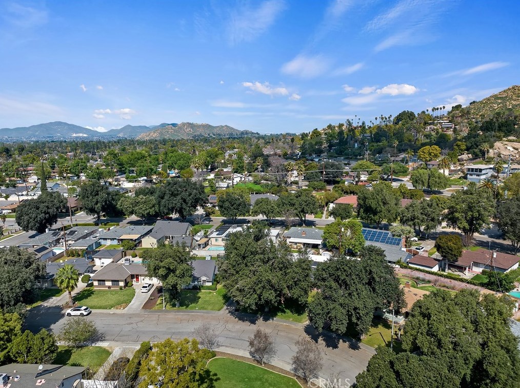 3380 Mono Dr, Riverside CA  92506-2116 exterior