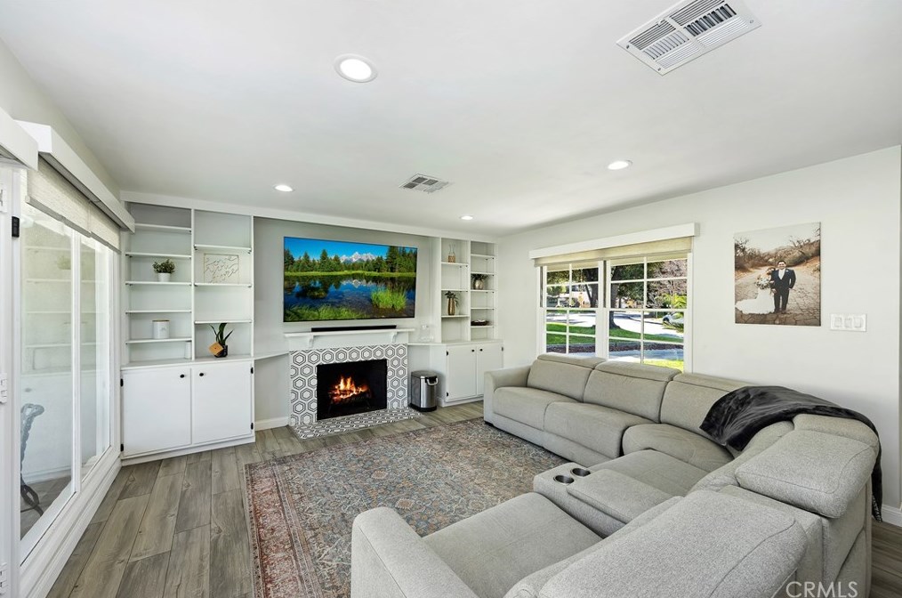 3380 Mono Dr, Riverside CA  92506-2116 exterior