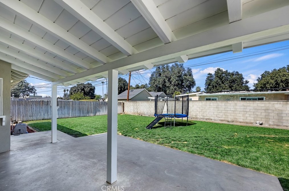 3380 Mono Dr, Riverside CA  92506-2116 exterior