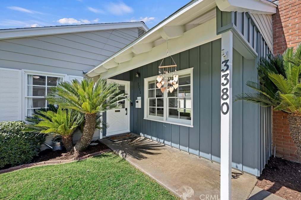 3380 Mono Dr, Riverside CA  92506-2116 exterior