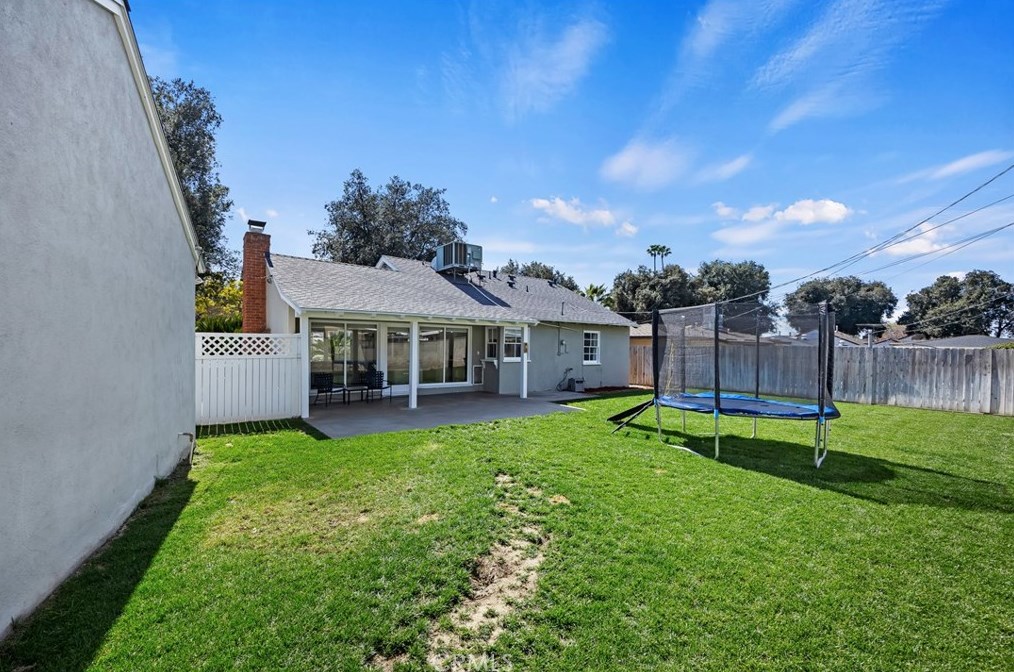 3380 Mono Dr, Riverside CA  92506-2116 exterior