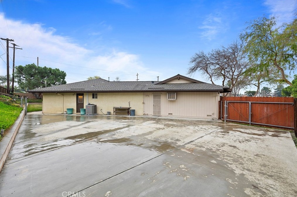 6290 Raleigh St, Riverside CA  92506-2061 exterior