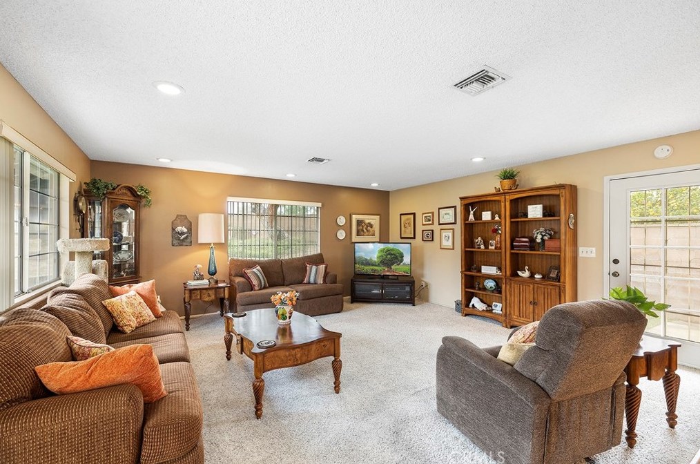6290 Raleigh St, Riverside CA  92506-2061 exterior
